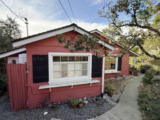 Building Photo - Charming Three Bedroom + Bonus Carmel-by-t...