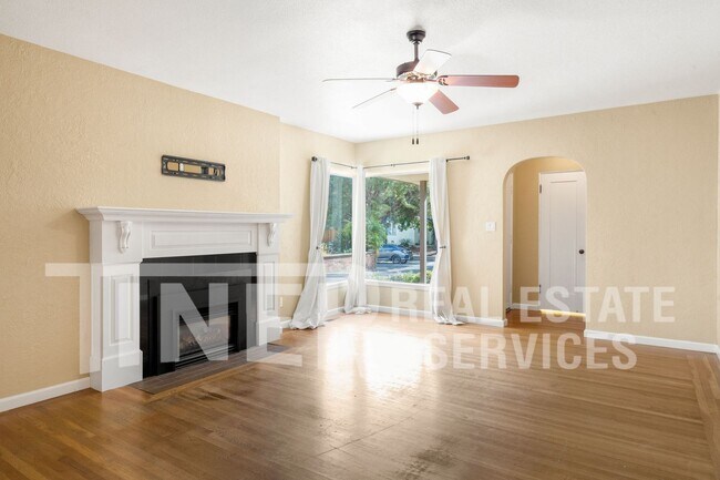 Foto del edificio - Beautiful Woodlake 3 Bedroom Home