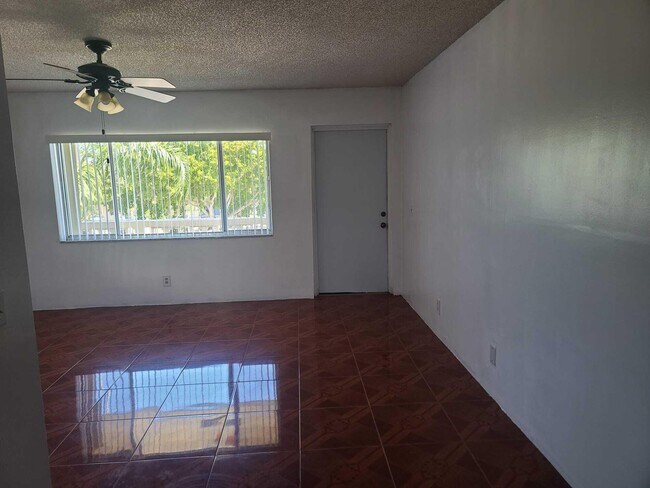 Foto del edificio - 555 Purdy Ln