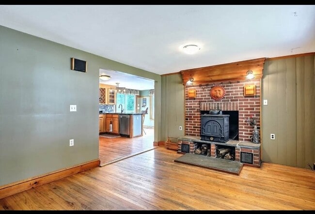 Photo - 103 Walnut St House