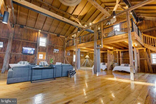 Foto del edificio - 284 Hickory Dr