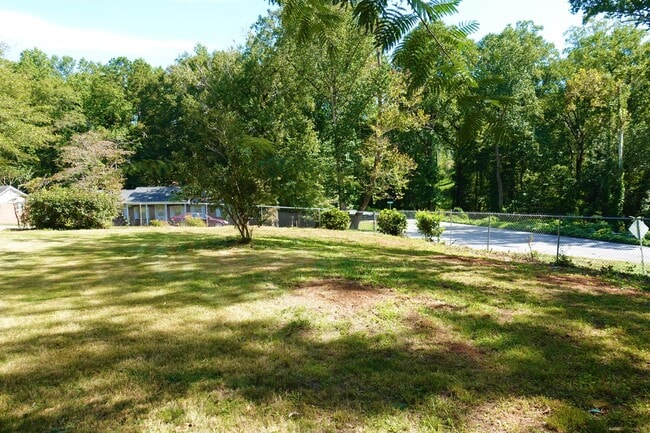 Building Photo - 104 Vanderbilt Rd