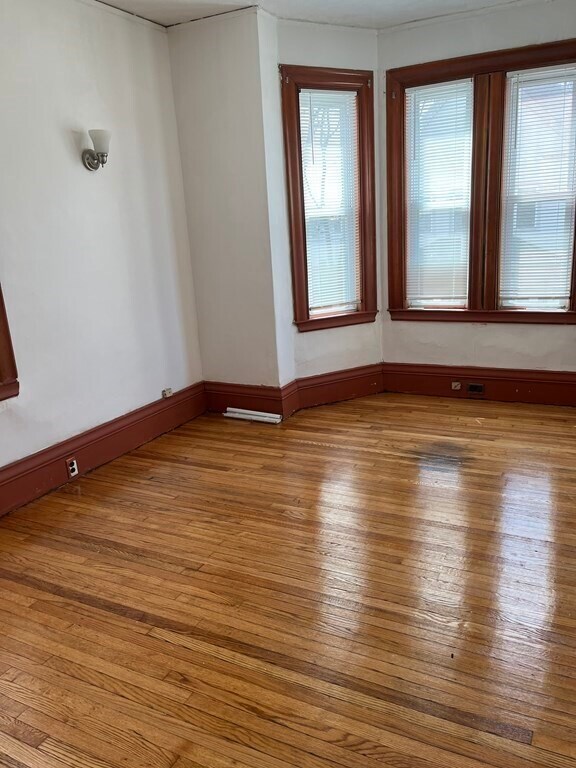 Primary Photo - 22 Olney St