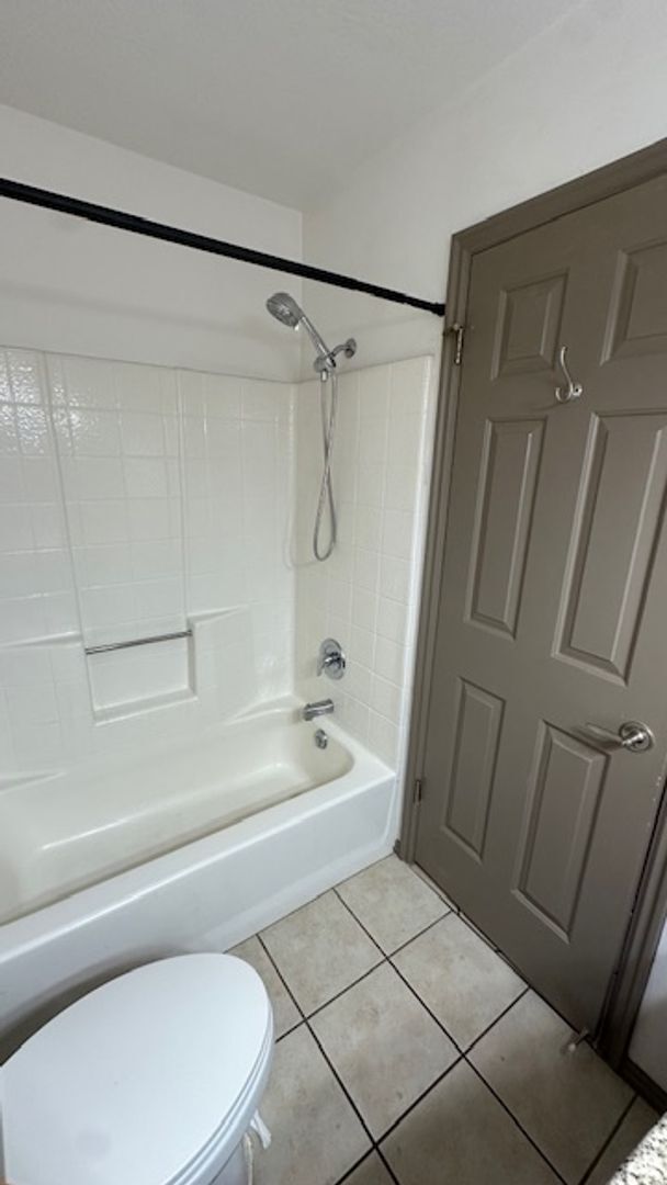 Foto del edificio - 3 Bedroom Home With Community Pool - Pet Friendly!