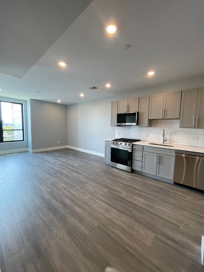 Building Photo - 367 Western Ave