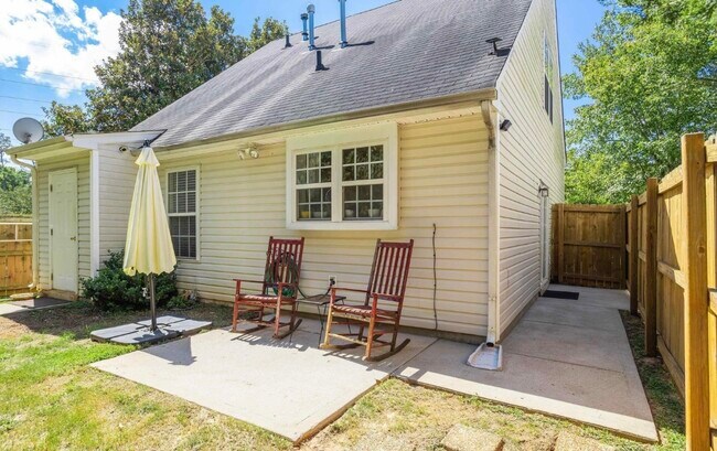 Building Photo - 100 Glenlea Ln