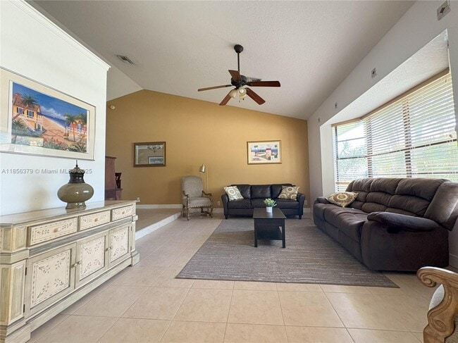 Building Photo - 730 Daffodil Dr