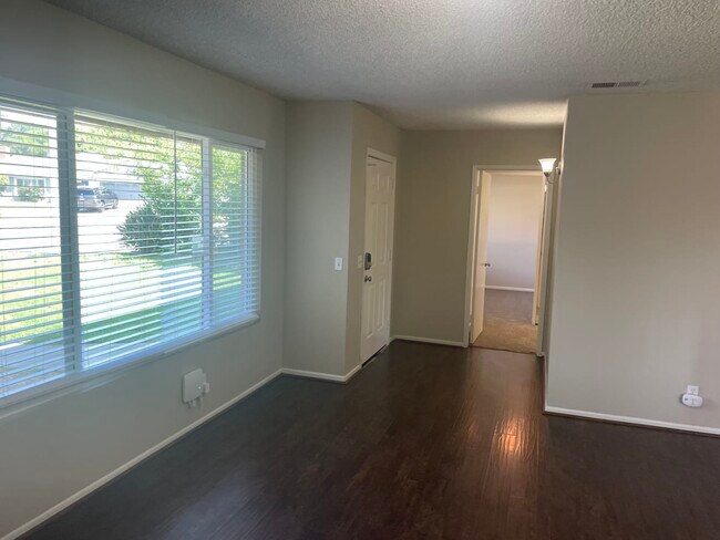 Building Photo - 726 Juniper Ave