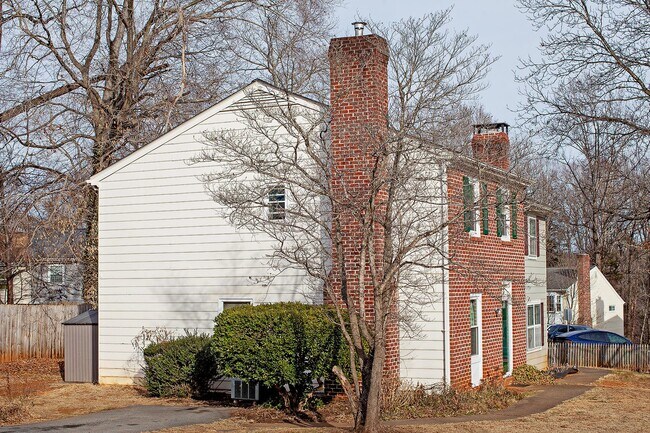 Foto del edificio - Pet-Friendly Duplex Near NGIC/DIA/NGA, CHO Airport, & Hollymead Town Center