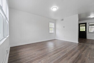 Building Photo - 14 Midland Heights Cir