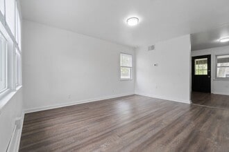 Building Photo - 66 Midland Heights Cir