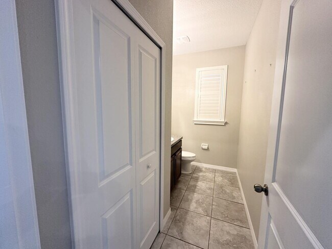 Foto del edificio - Charming 3-Bed Oasis with 2.5 Baths in Beautiful Bexley!