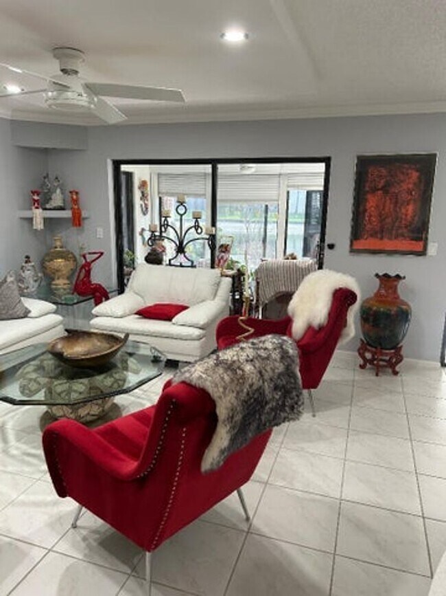 Foto del edificio - 10271 N Circle Lake Dr