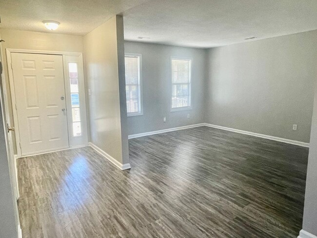 Building Photo - Charming ranch-style 2 Bedroom 1 Bath home in Pineville offering comfortable single-level living.