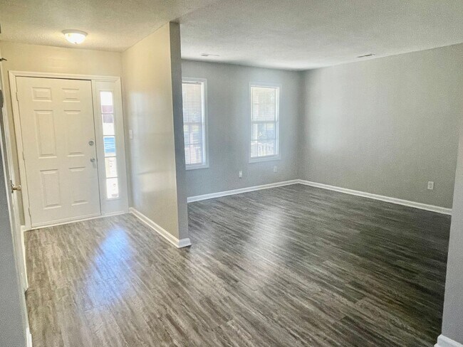 Foto del edificio - Charming ranch-style 2 Bedroom 1 Bath home in Pineville offering comfortable single-level living.