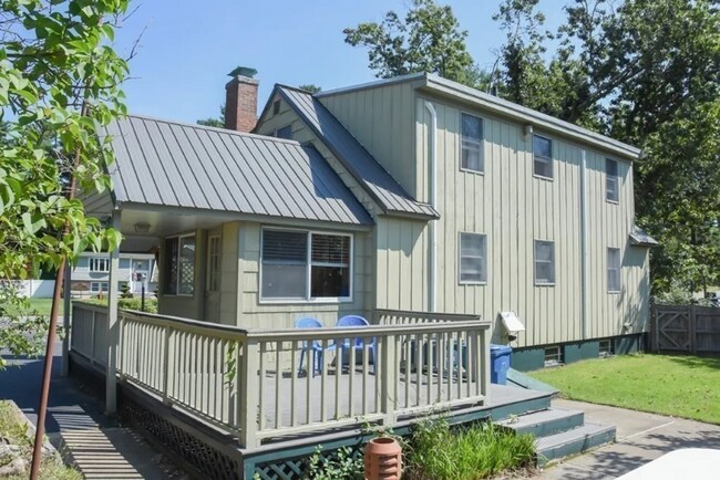 Foto del edificio - 1125 Whipple Rd
