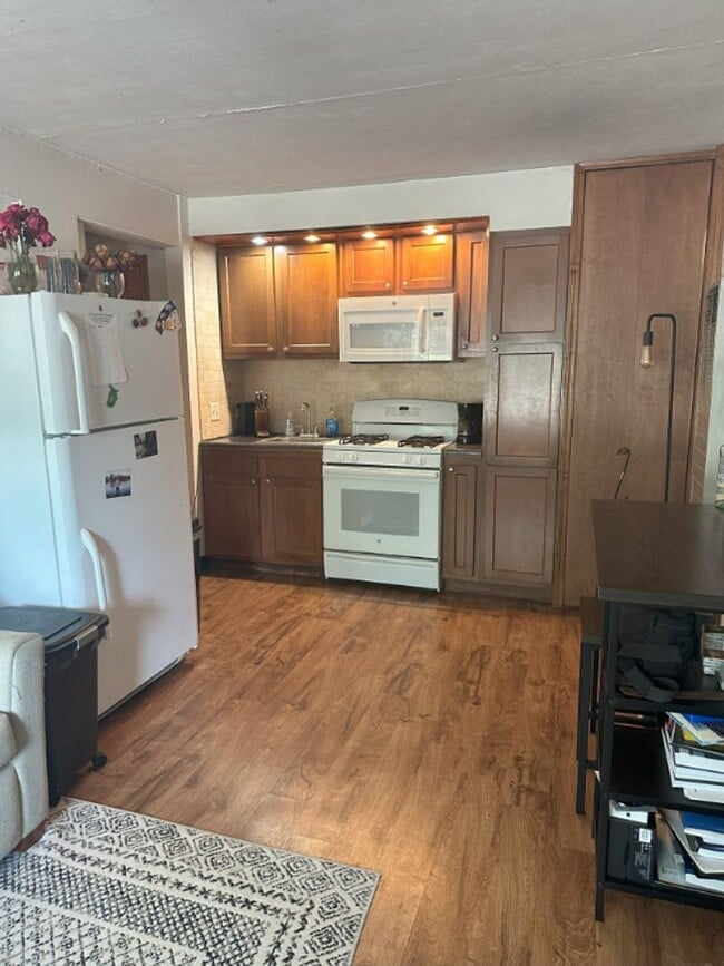 Foto del edificio - 1BR/1BA Main Level Unit Short Distance to ...