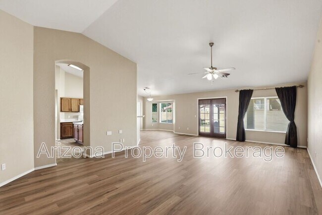 Foto del edificio - 4310 E Hope St