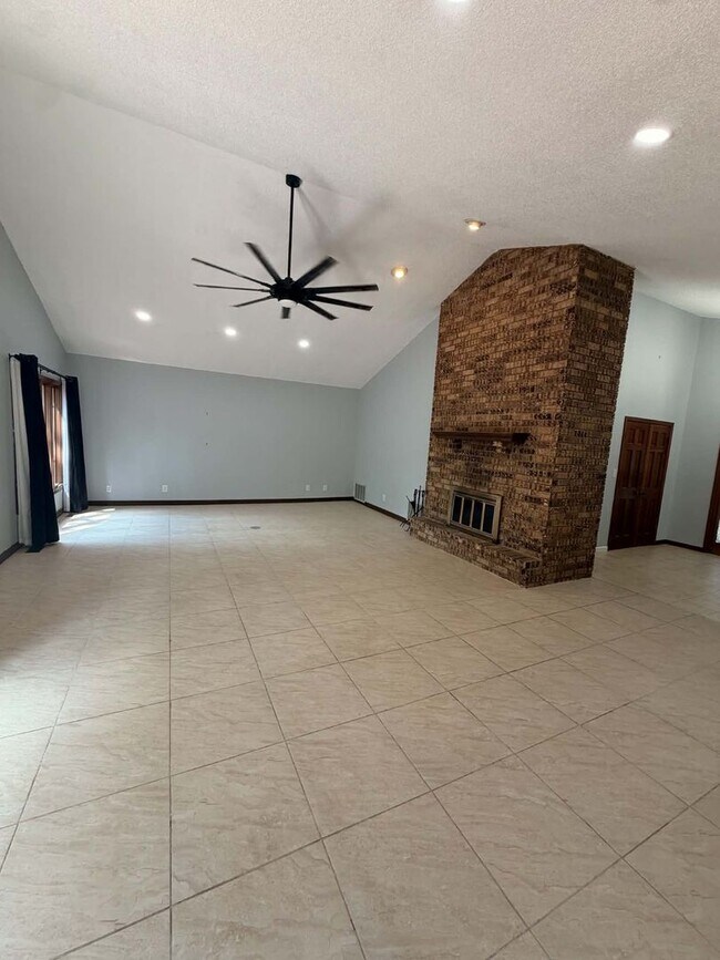 Foto del edificio - 4427 Edgewood Cir