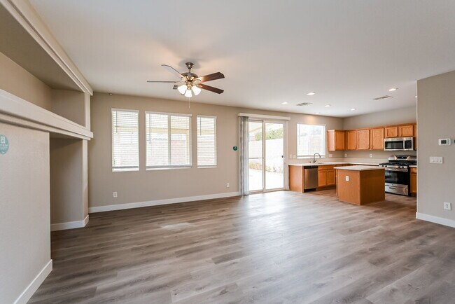 Foto del edificio - 9327 Wishing Creek Ave