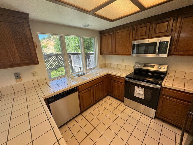 Foto del edificio - Charming and Serene 3BD/2.5BA Duet In Desi...