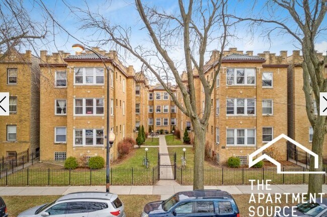 Building Photo - 5057 N Damen Ave