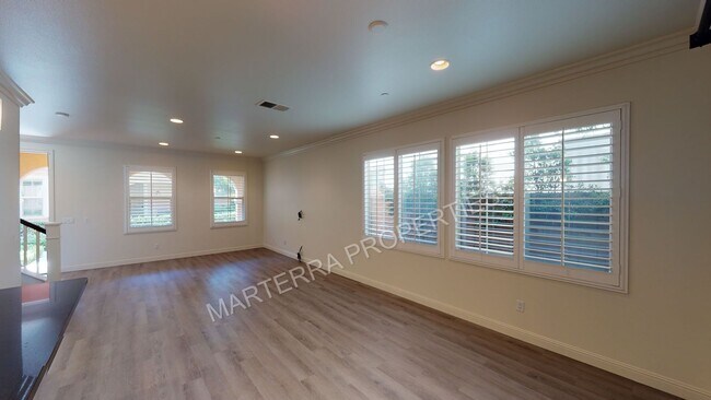 Foto del edificio - Beautiful 3 Bed/2.5 Bath Home in Portola S...