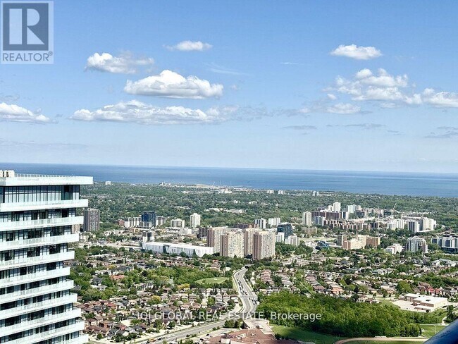 Photo du bâtiment - 448 Burnhamthorpe Rd W