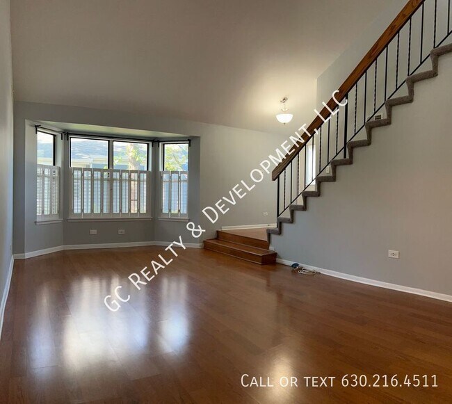 Building Photo - ***END UNIT TOWNHOME / 3 BDRM - 2.5 BTH / ...