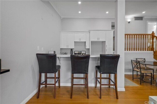 Foto del edificio - 7924 Woodman Ave