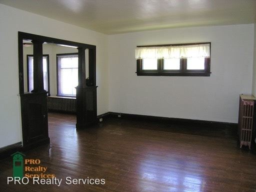 Building Photo - 927-927 Logan Ave N