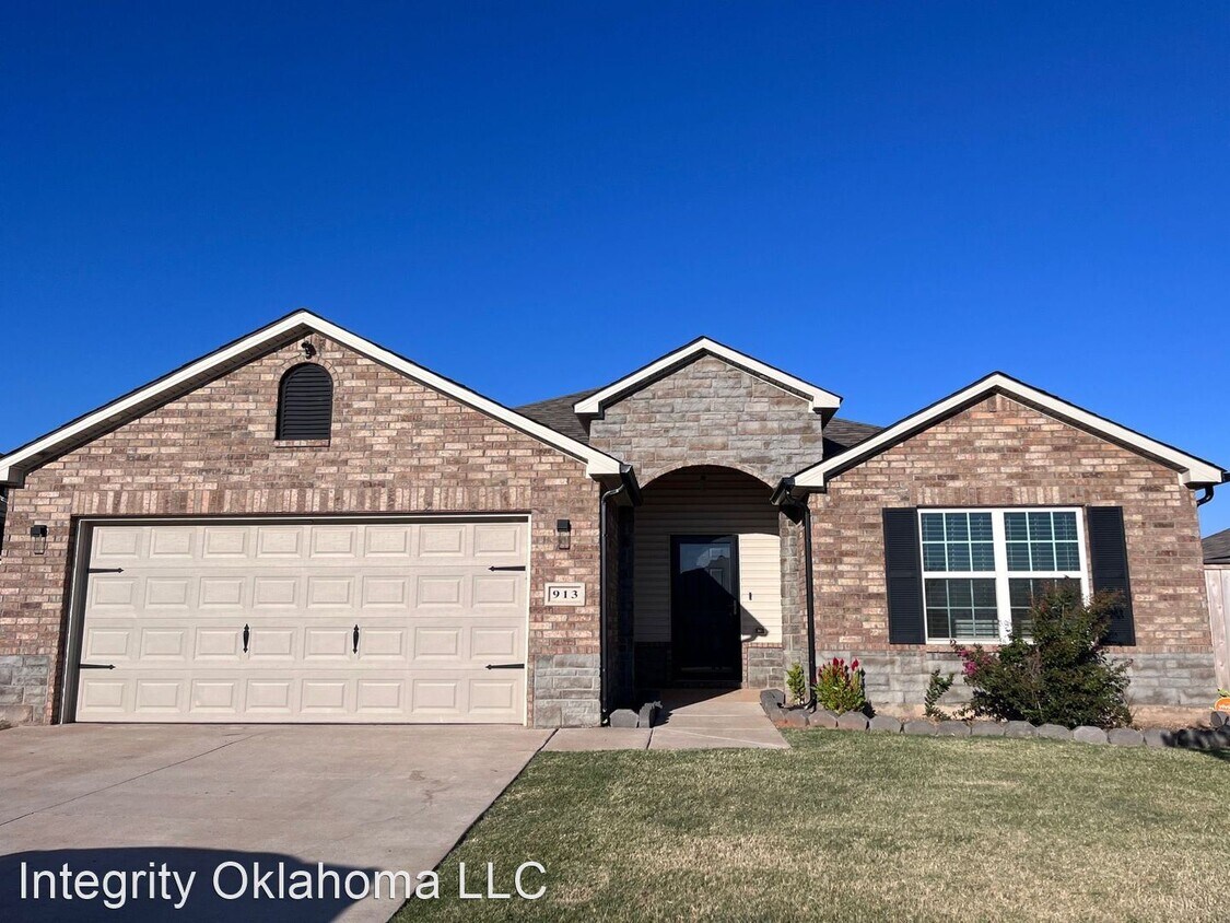 Primary Photo - 4 br, 2 bath House - 913 N. Donald Way
