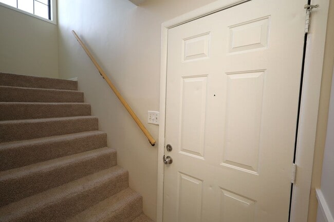 Building Photo - 2820 Kirkwood Cir