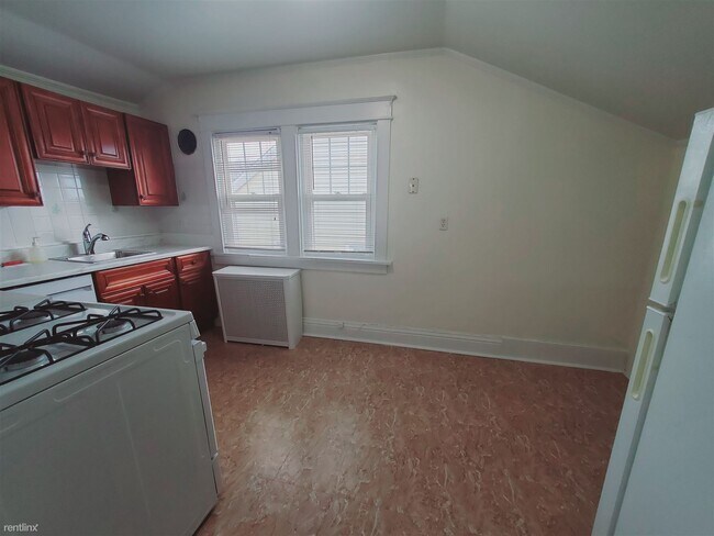 Building Photo - 1 br, 1 bath Condo - 87 Colonial Rd Apt 2