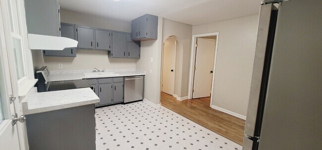 Foto del edificio - 4/2 HOUSE w/ Deck, Fenced Yard, Washer/Dry...