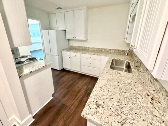 Building Photo - Newly Renovated 3BR home in East Memphis near the Botanical Gardens now available!