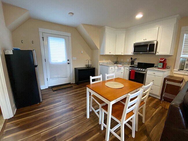 Foto del edificio - Furnished ADU in Multnomah Village on Quie...