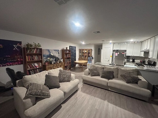 Foto del edificio - Room in House on Nube Medina