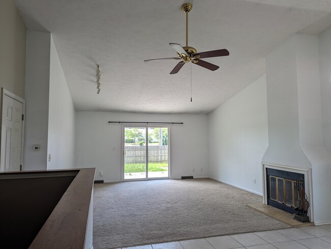 Building Photo - 6067 Boxwood Dr