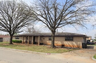 Building Photo - 2109 Ridgewood Dr