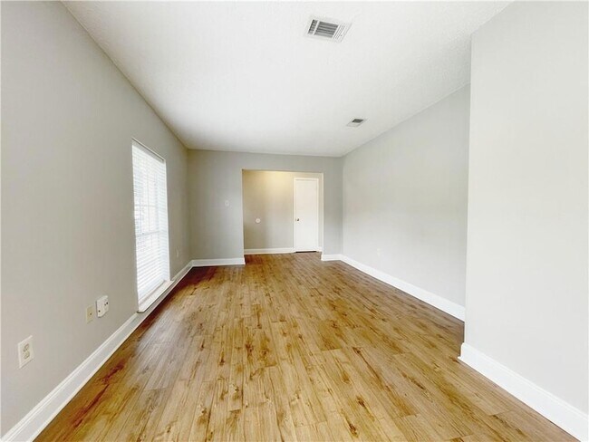 Foto del edificio - 301 Somerset Dr
