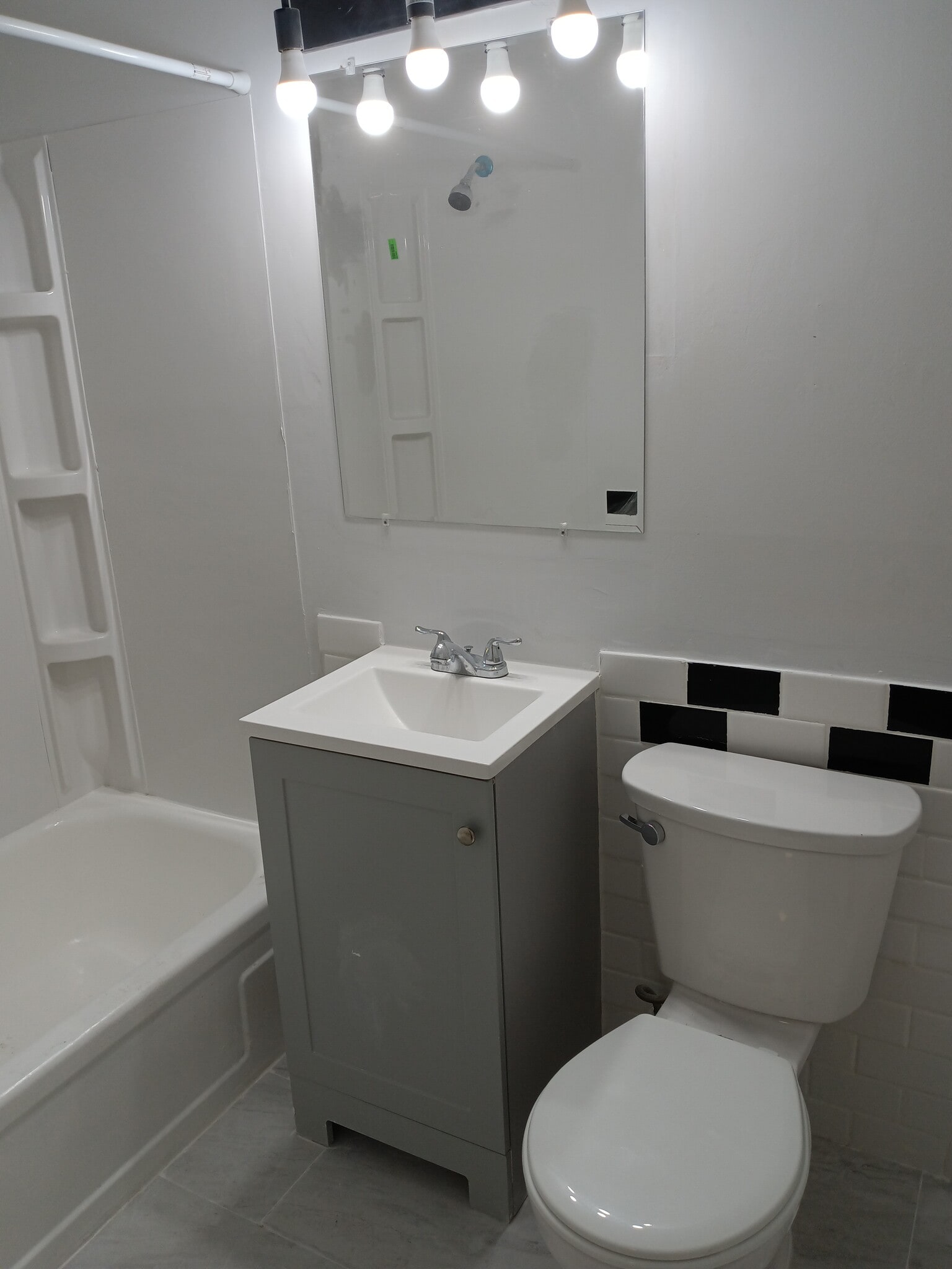 96th Street Apartments – photo 4