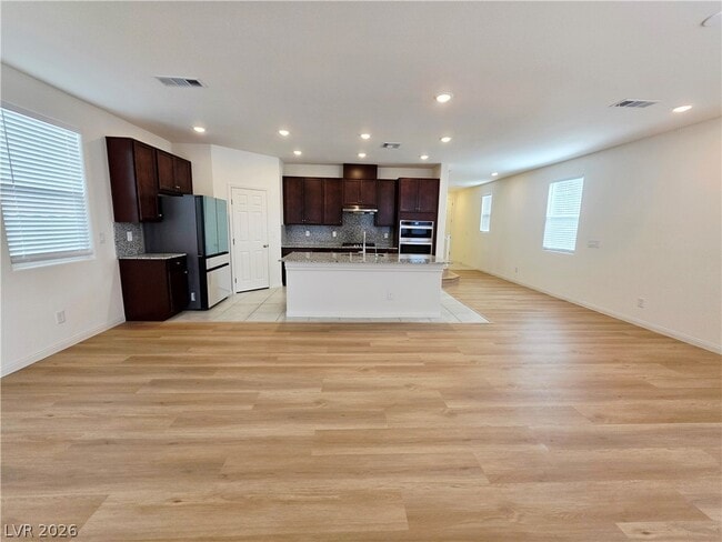 Building Photo - 5735 Holbeche St