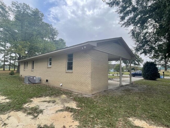 Building Photo - 305 Gough St