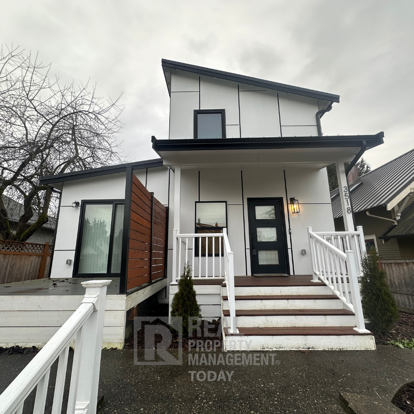 Primary Photo - Modern 4 Bedroom House In Tacoma!