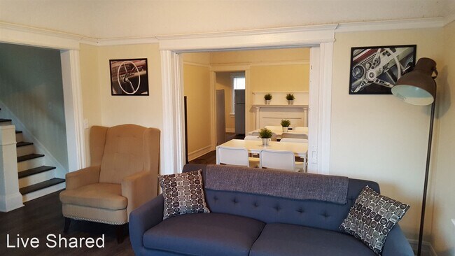Foto del edificio - 1438 E 20th St