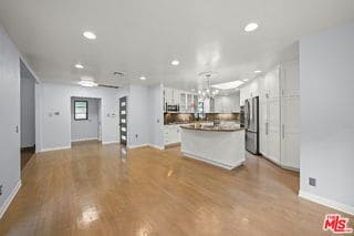 Building Photo - 1581 Clear View Dr