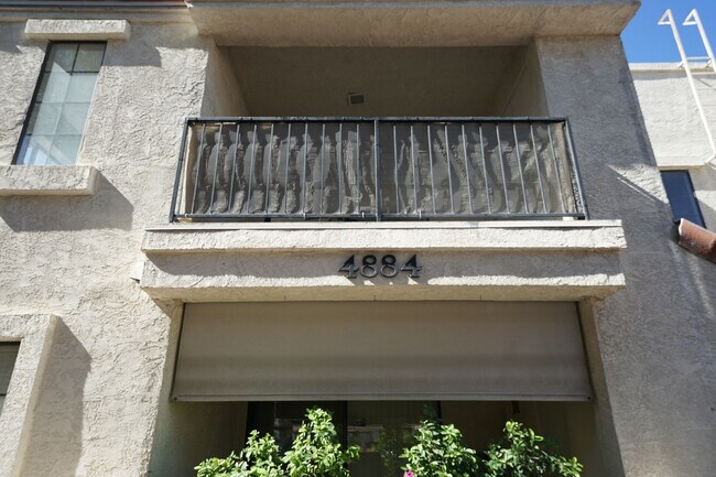 Foto del edificio - SHOWINGS AVAILABLE NOW