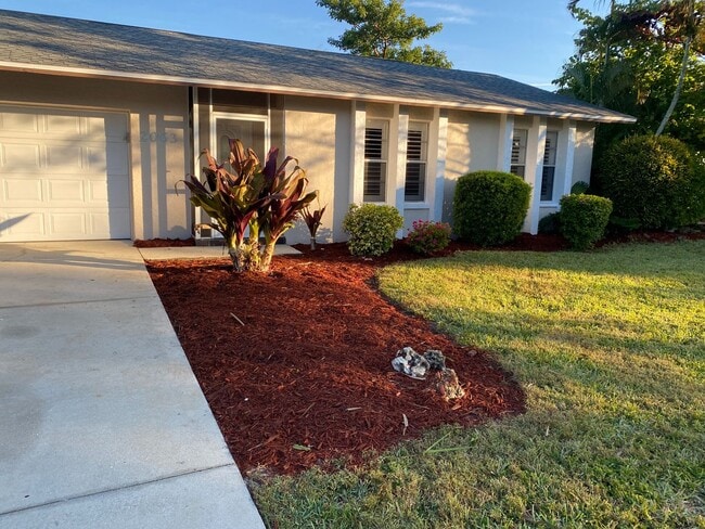 Foto del edificio - COMING SOON: Gorgeous, remodeled DIRECT ACCESS: 3 bedroom 2 bathroom water front home