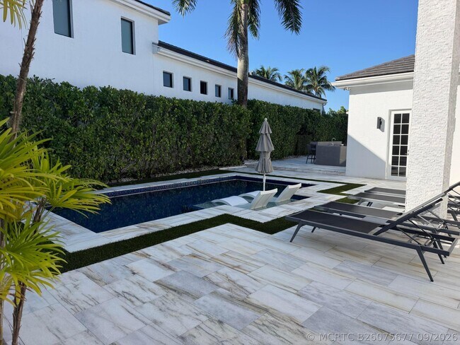 Foto del edificio - 6493 Enclave Way